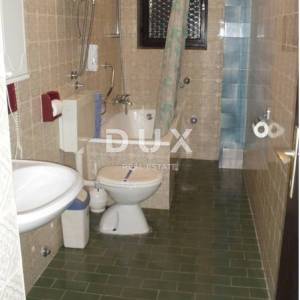 OTOK PAG, PAG - Prostrani hotel i 1271m2 terena 1. red do mora