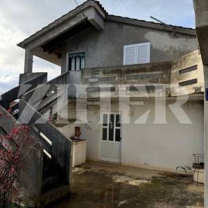 Otok Ugljan, Lukoran, kuća s okućnicom, 800 m od mora