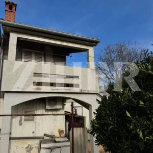 Otok Ugljan, Lukoran, kuća s okućnicom, 800 m od mora