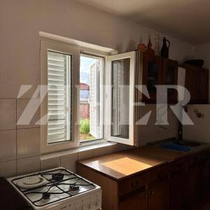 Otok Ugljan, Lukoran, kuća s okućnicom, 800 m od mora