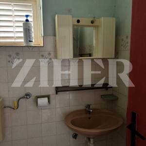 Otok Ugljan, Lukoran, kuća s okućnicom, 800 m od mora