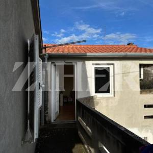 Otok Ugljan, Lukoran, kuća s okućnicom, 800 m od mora