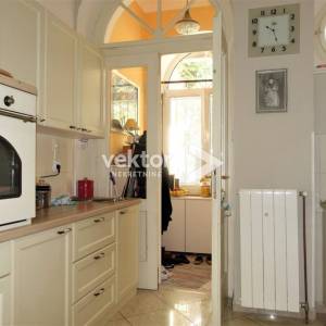 Pećine, stan s okućnicom i garažom, u staroj vili