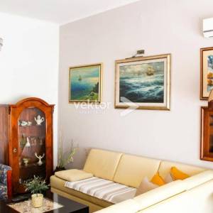 Pećine, stan s okućnicom i garažom, u staroj vili