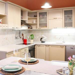 Pećine, stan s okućnicom i garažom, u staroj vili