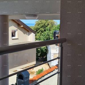 PEROJ, Stan na gornjem katu, blizu mora.