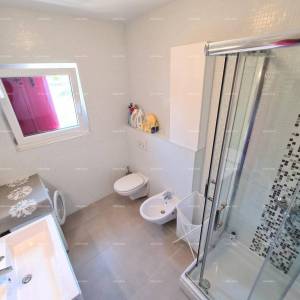 Peroj! Stan s dvorištem!