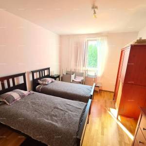 Peroj! Stan s dvorištem!