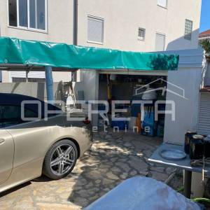 Petrčane, stan (118 m²) s privatnom okućnicom i ostakljenim paviljonom