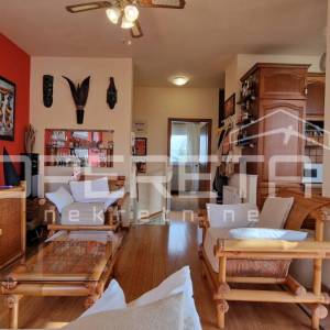 Petrčane, stan (118 m²) s privatnom okućnicom i ostakljenim paviljonom