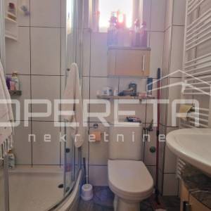 Petrčane, stan (118 m²) s privatnom okućnicom i ostakljenim paviljonom