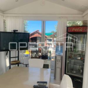 Petrčane, stan (118 m²) s privatnom okućnicom i ostakljenim paviljonom