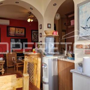 Petrčane, stan (118 m²) s privatnom okućnicom i ostakljenim paviljonom