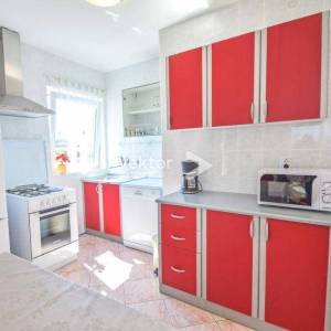 Pinezići, kuća sa dva apartmana, bazen