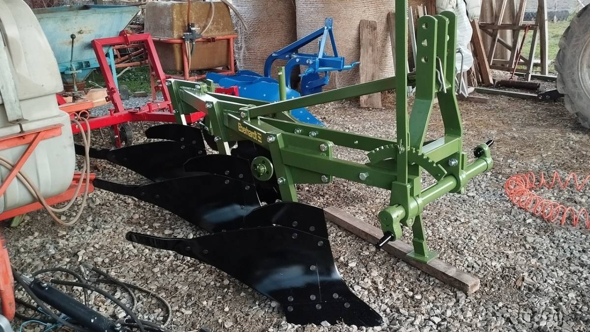 Plug Eberhardt trobrazni