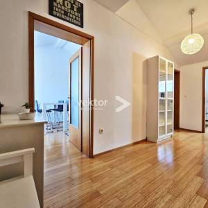 Pobri, 2-soban s dnevnim boravkom, lođa s pogledom na more