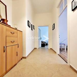 Podmurvice, uredan 2-soban, pogodan za investiciju