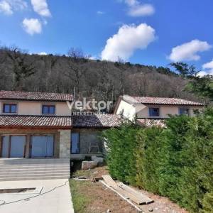 Poljane, dvije vile s bazenom i pogledom na more