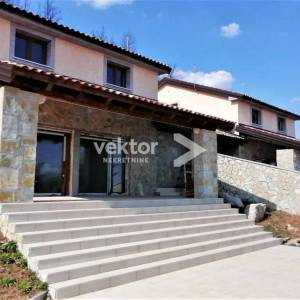 Poljane, dvije vile s bazenom i pogledom na more