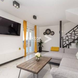 Poljane - Luksuzna kuća s bazenom i spektakularnim pogledom na more