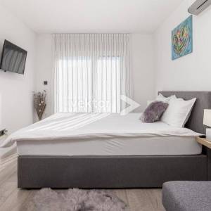 Poljane - Luksuzna kuća s bazenom i spektakularnim pogledom na more