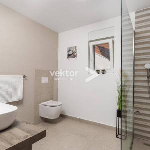 Poljane - Luksuzna kuća s bazenom i spektakularnim pogledom na more