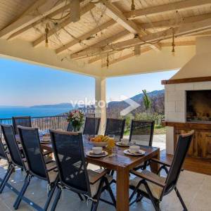 Poljane - Luksuzna kuća s bazenom i spektakularnim pogledom na more