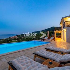 Poljane - Luksuzna kuća s bazenom i spektakularnim pogledom na more
