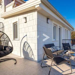 Poljane - Luksuzna kuća s bazenom i spektakularnim pogledom na more