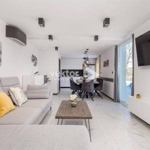 Poljane - Luksuzna kuća s bazenom i spektakularnim pogledom na more