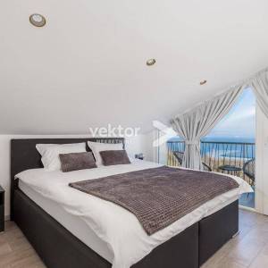 Poljane - Luksuzna kuća s bazenom i spektakularnim pogledom na more