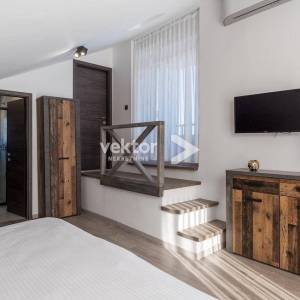 Poljane - Luksuzna kuća s bazenom i spektakularnim pogledom na more