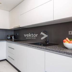 Poljane - Luksuzna kuća s bazenom i spektakularnim pogledom na more