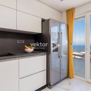 Poljane - Luksuzna kuća s bazenom i spektakularnim pogledom na more