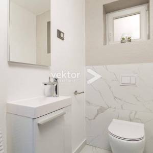 Poljane - Luksuzna kuća s bazenom i spektakularnim pogledom na more