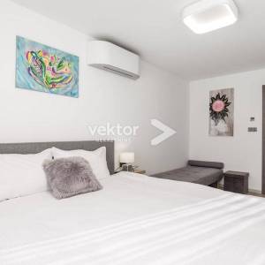 Poljane - Luksuzna kuća s bazenom i spektakularnim pogledom na more