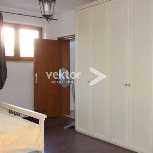 Poljane, samostojeća kuća s bazenom, pogled na more