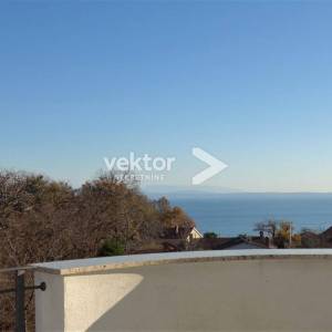 Poljane, samostojeća kuća s bazenom, pogled na more