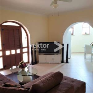 Poljane, samostojeća kuća s bazenom, pogled na more