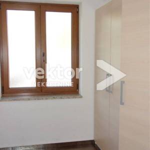 Poljane, samostojeća kuća s bazenom, pogled na more