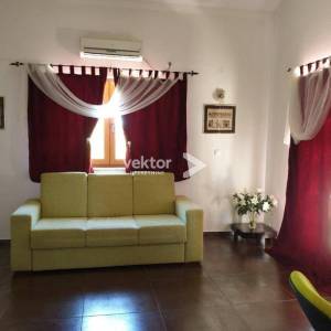 Poljane, samostojeća kuća s bazenom, pogled na more