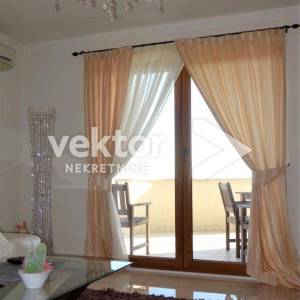 Poljane, samostojeća kuća s bazenom, pogled na more