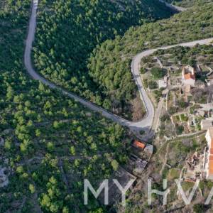 Poljoprivredno zemljište s pogledom na more – Selca