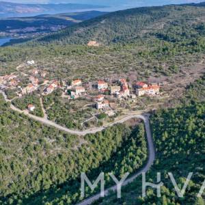 Poljoprivredno zemljište s pogledom na more – Selca