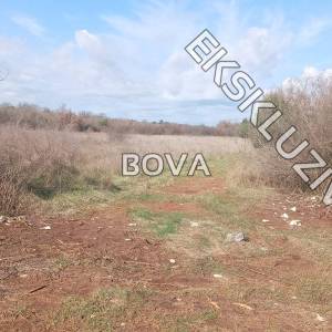 Poljoprivredno zemljište 3544 m2 – Sukošan *Uz glavnu cestu* (ID-2584/E)