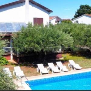 Poreč,  Apartmanska kuća 330m²  s bazenom