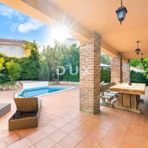 POREČ, FUNTANA - Mediteranski dom s rustikalnim detaljima, 238m2