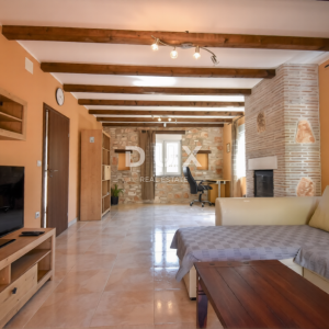 POREČ, FUNTANA - Mediteranski dom s rustikalnim detaljima, 238m2