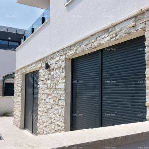 Poreč, stambeno poslovni objekt sa apartmanima i podzemnim garažama