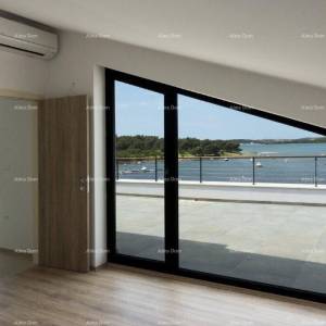 Poreč, stambeno poslovni objekt sa apartmanima i podzemnim garažama